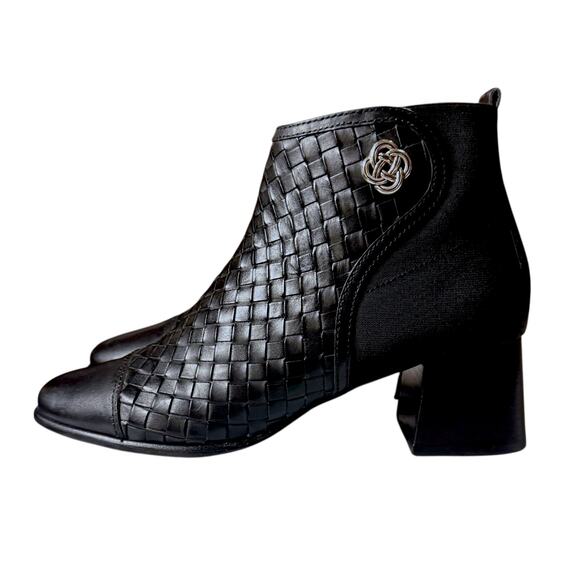 Brighton Marvel Boot Womens Black Leather Weave Medallion Ankle Size 9M - Picture 3 of 9